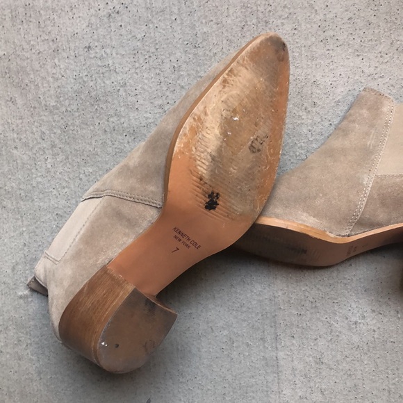Kenneth Cole - Russie Tan Chelsea Suede Booties - size 7 - Picture 3 of 6
